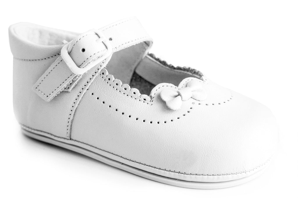 Patucos Infant Classic soft lovely leather White Shoes for Girls